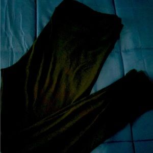 Lularoe TC leggings fits sizes 12-18 women’s